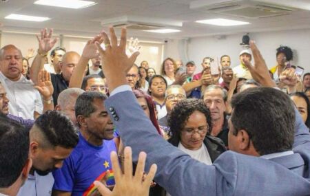 Joel da Harpa em reuni&atilde;o com conselheiros tutelares.