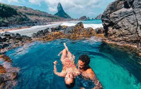Buraco do Galego: Neymar e Bruna Marquezine em Fernando de Noronha quando eram casal.
