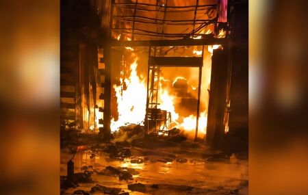 Inc&ecirc;ndio destr&oacute;i quatro lojas e fecha centro comercial em Jo&atilde;o Pessoa.