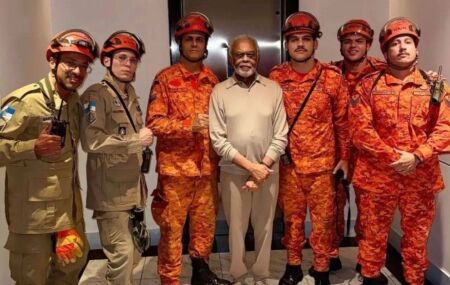 Gilberto Gil fica preso em elevador e &eacute; resgatado por bombeiros no Rio