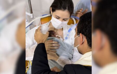 Prematura, beb&ecirc; de 570 gramas &eacute; batizada em hospital no Recife e v&iacute;deo emociona