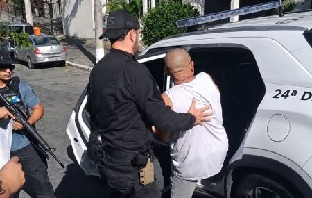 Suspeito ainda teria amea&ccedil;ado a v&iacute;tima de morte.