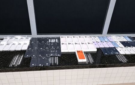 Carga com 70 celulares da Apple, avaliada em mais de R$ 260 mil, foi apreendida pela PRF.