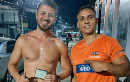Fabiano C&acirc;ndido da Silva encontrou o montante e v&aacute;rios pertences no lixo e decidiu entregar.
