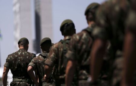 Militares.