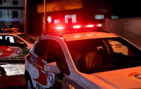 Mulher &eacute; atacada pela sogra com sete facadas durante reuni&atilde;o familiar.