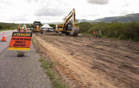 Obras da duplica&ccedil;&atilde;o da BR-232, no Agreste.
