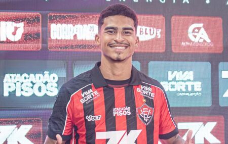 Ren&ecirc; &eacute; o artilheiro do Vit&oacute;ria na Copa do Brasil.