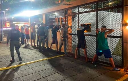 Grupos teriam marcado confrontos pelas redes sociais.