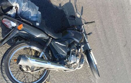 Uma equipe foi acionada para atender &agrave; ocorr&ecirc;ncia e, ao chegar ao local, encontrou o corpo de um homem pr&oacute;ximo a uma motocicleta.