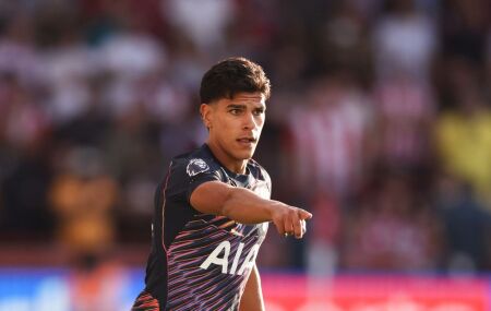 Tottenham entra em campo pela Copa da Liga Inglesa.