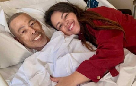 Marquinhos Meneses recebe o carinho da esposa 