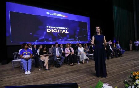 Governadora Raquel Lyra no anuncio do lan&ccedil;amento da plataforma PE.GOV 