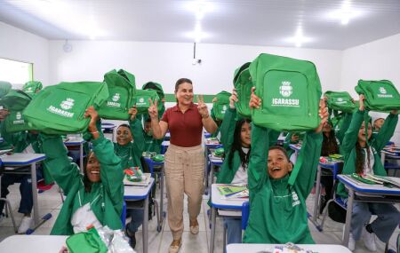 Prefeita Professora Elcione Ramos em escola de Igarassu