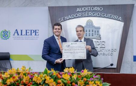 Santiago Yus recebe t&iacute;tulo de cidad&atilde;o pernambucano