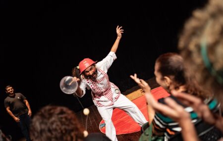  Palha&ccedil;o Sequinho, personagem interpretado pelo artista Pedro Milhomens