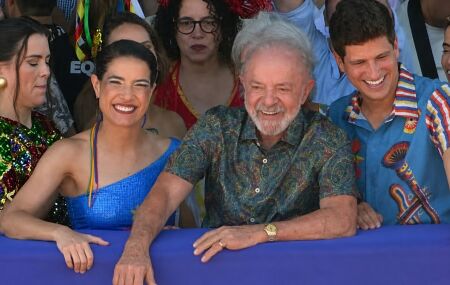 Raquel Lyra e Jo&atilde;o Campos com Lula no Carnaval 