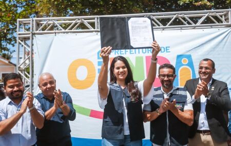 Prefeita Mirella Almeida em anuncio de investimentos para Olinda