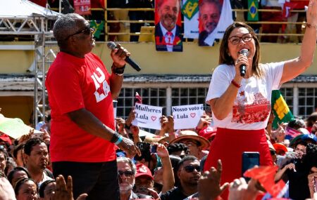 Pastor Kleber Lucas e Janja cantam em com&iacute;ssio de Lula