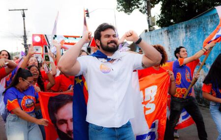 C&eacute;sar Ramos em caminhada de Raquel Lyra