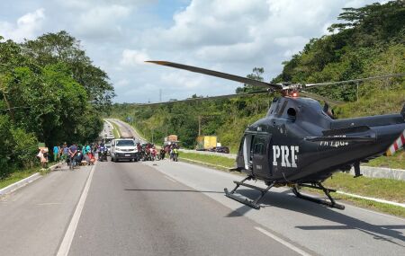 Resgate de helicopt&eacute;ro da PRF a acidente em S&atilde;o Louren&ccedil;o da Mata