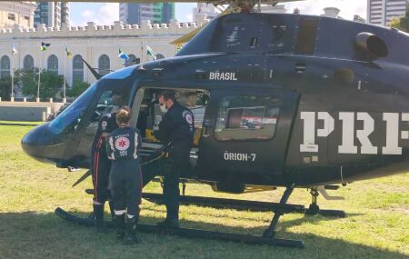 Idoso &eacute; transferido de helic&oacute;ptero para hospital no Recife