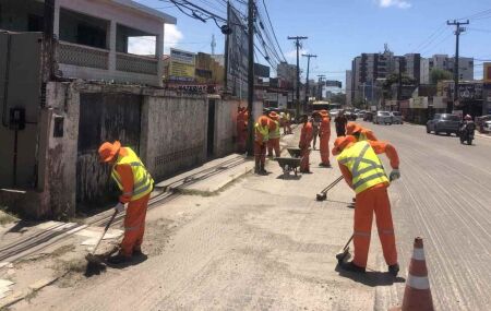 Corredor da Carlos de Lima Cavalcanti come&ccedil;a a receber requalifica&ccedil;&atilde;o asf&aacute;ltica.
