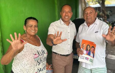 Professor Lup&eacute;rcio durante agenda no bairro de Sapucaia, em Olinda.