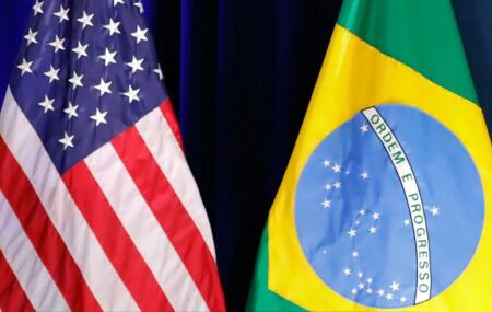 Bandeiras dos EUA e Brasil.