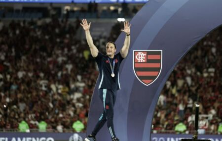 Bruno Pivetti na cerim&ocirc;nia de premia&ccedil;&atilde;o na final.
