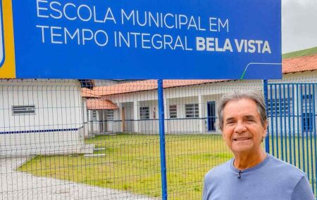 Prefeito Carlos Santana entrega escola em tempo integral