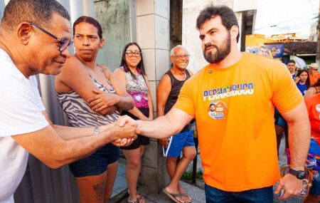 C&eacute;sar Ramos durante agenda de campanha em Abreu e Lima.