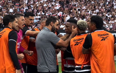 Comemora&ccedil;&atilde;o do gol do Santa Cruz