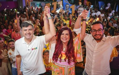 Deputado federal participou de ato de campanha e destacou atua&ccedil;&atilde;o da deputada estadual em defesa das mulheres: "o lugar de mulher &eacute; onde ela quiser".