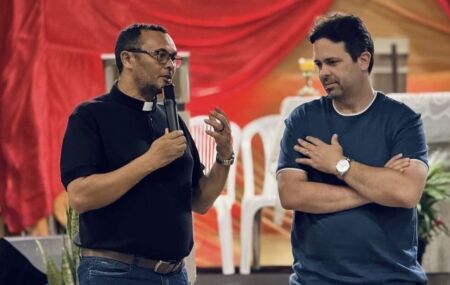 Felipe Alecrim se consolida no eleitorado cat&oacute;lico para defender pautas ligadas &agrave; Igreja, em Bras&iacute;lia.