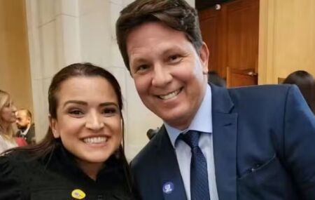 M&aacute;rio Frias, ex-secret&aacute;rio no governo Bolsonaro e Karina Gama, dona da produtora respons&aacute;vel pela realiza&ccedil;&atilde;o do filme "Dark Horse".