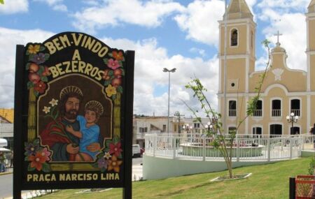 Pra&ccedil;a Narciso Lima em Bezerros