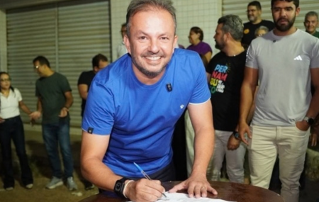 Prefeito Fabinho Lisandro assina ordem de servi&ccedil;os em Salgueiro