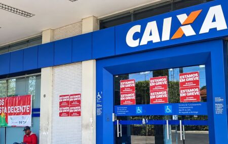 Greve na Caixa. 