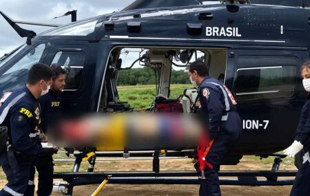 Idoso &eacute; resgatado de helic&oacute;ptero.