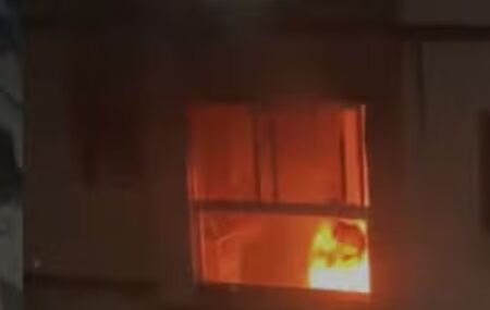 Inc&ecirc;ndio atinge apartamento no quinto andar de edif&iacute;cio em Candeias.