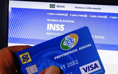 Cart&atilde;o e site da previd&ecirc;ncia social.