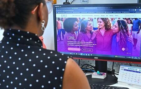 S&atilde;o 100 bolsas gratuitas de estudo para mulheres v&iacute;timas de viol&ecirc;ncia de g&ecirc;nero.