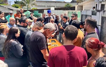 Rog&eacute;rio Valen&ccedil;a foi sepultado nesta quarta-feira (2), em Garanhuns, cidade onde nasceu.
