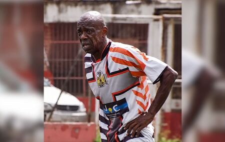 Ex-atacante vive h&aacute; cerca de dois meses em um abrigo improvisado numa pra&ccedil;a de S&atilde;o Paulo.