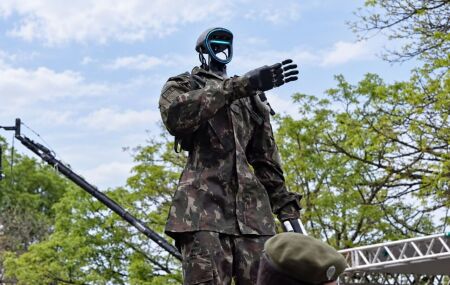 Human&oacute;ide foi apresentado como um projeto ligado ao Instituto Militar de Engenharia (IME).