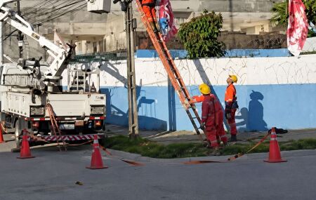 O corpo da v&iacute;tima ficou preso &agrave; fia&ccedil;&atilde;o.