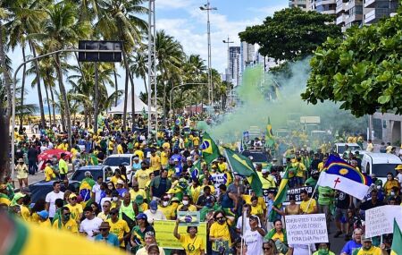 Protesto na Avenida Boa Viagem em 2020.