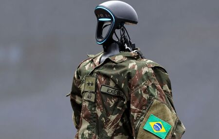 Rob&ocirc; human&oacute;ide do Ex&eacute;rcito Brasileiro.
