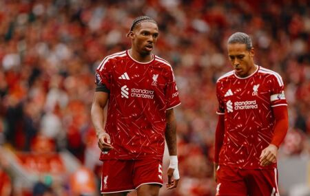Liverpool enfrenta promovido Ipswich.